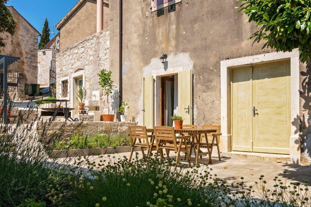 Old Town Studio And Apartment Vrsar Luaran gambar